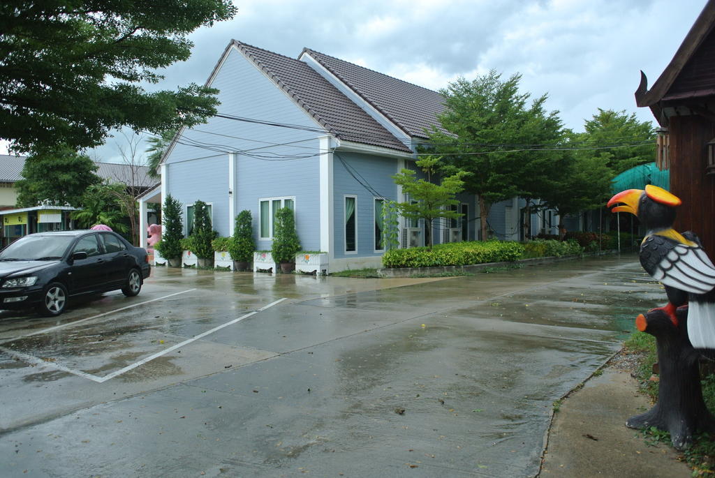 Baan Suan Resort Juree Punsuk Suphan Buri Exterior photo